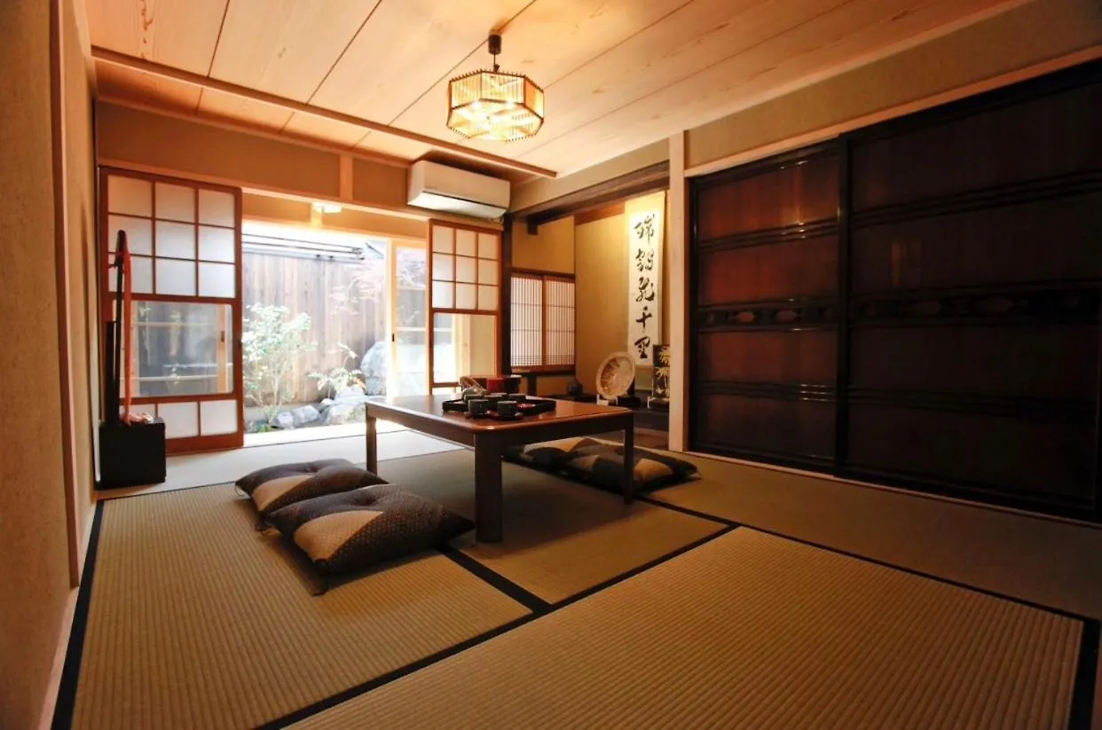 京町家の宿 三石 Kyoto Villa